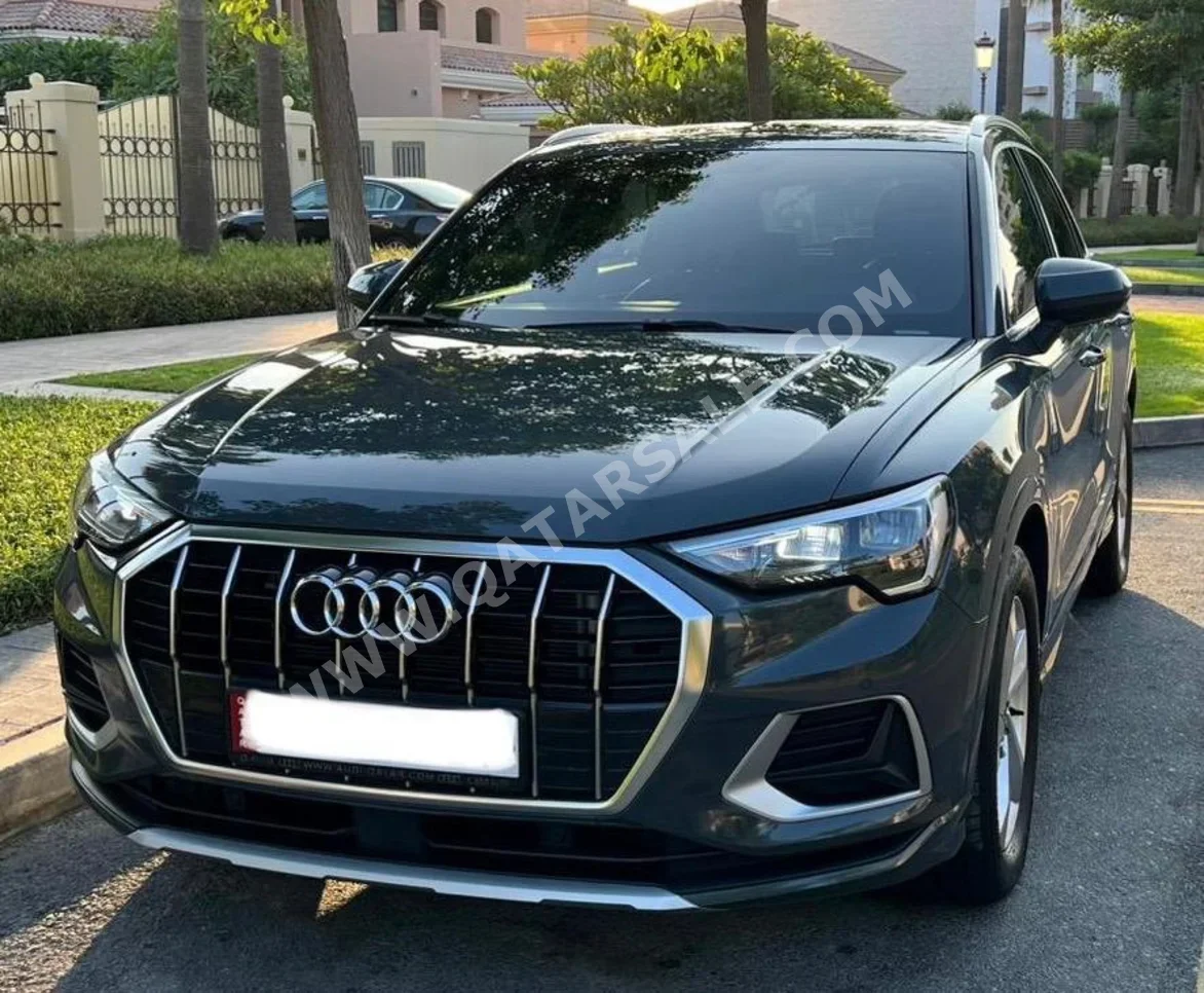 Audi  Q3  35 TFSI  2022  Tiptronic  33,000 Km  4 Cylinder  Front Wheel Drive (FWD)  SUV  Gray