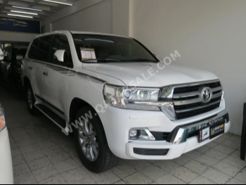 Toyota  Land Cruiser  GXR  2019  Automatic  95,000 Km  8 Cylinder  Four Wheel Drive (4WD)  SUV  White