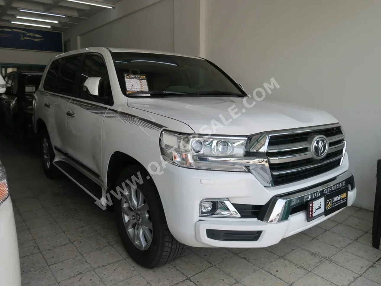 Toyota  Land Cruiser  GXR  2019  Automatic  95,000 Km  8 Cylinder  Four Wheel Drive (4WD)  SUV  White
