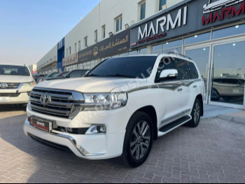 Toyota  Land Cruiser  VXS  2016  Automatic  265,000 Km  8 Cylinder  Four Wheel Drive (4WD)  SUV  White