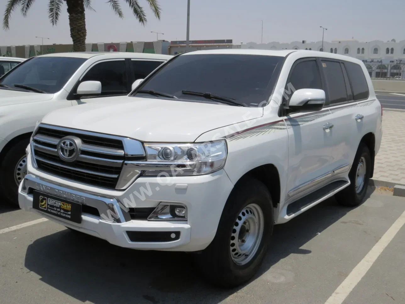 Toyota  Land Cruiser  GXR  2016  Automatic  398,000 Km  8 Cylinder  Four Wheel Drive (4WD)  SUV  White