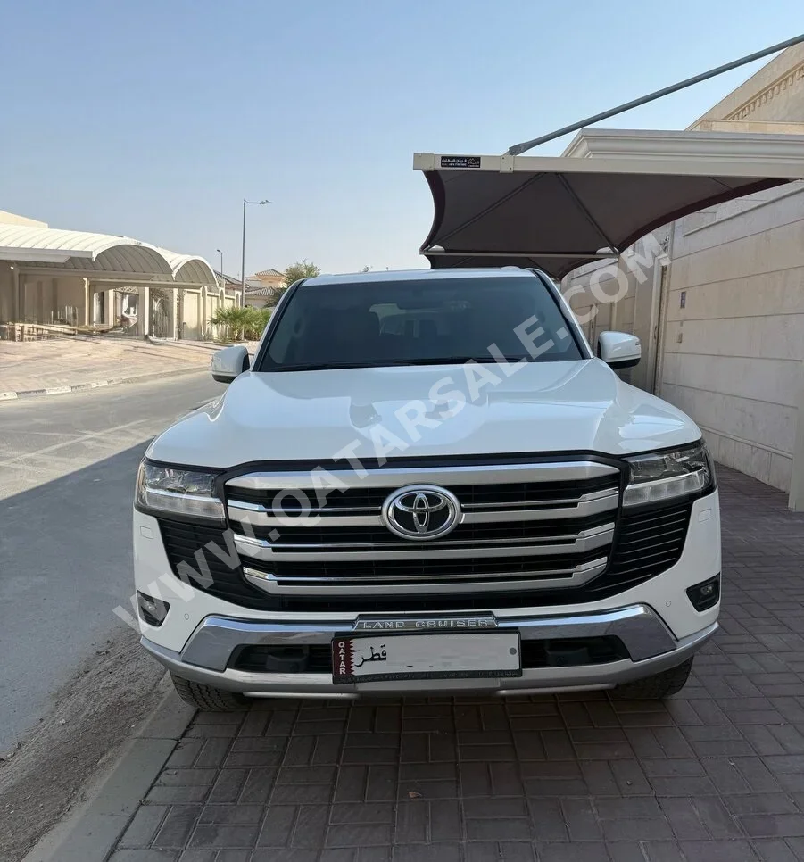 Toyota  Land Cruiser  GXR  2022  Automatic  62,700 Km  6 Cylinder  Four Wheel Drive (4WD)  SUV  White  With Warranty