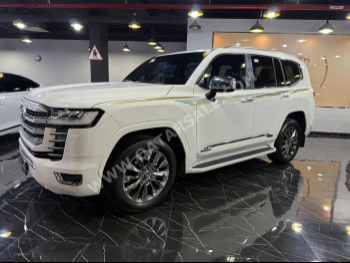 Toyota  Land Cruiser  VX Twin Turbo  2024  Automatic  27,000 Km  6 Cylinder  Four Wheel Drive (4WD)  SUV  White  With Warranty