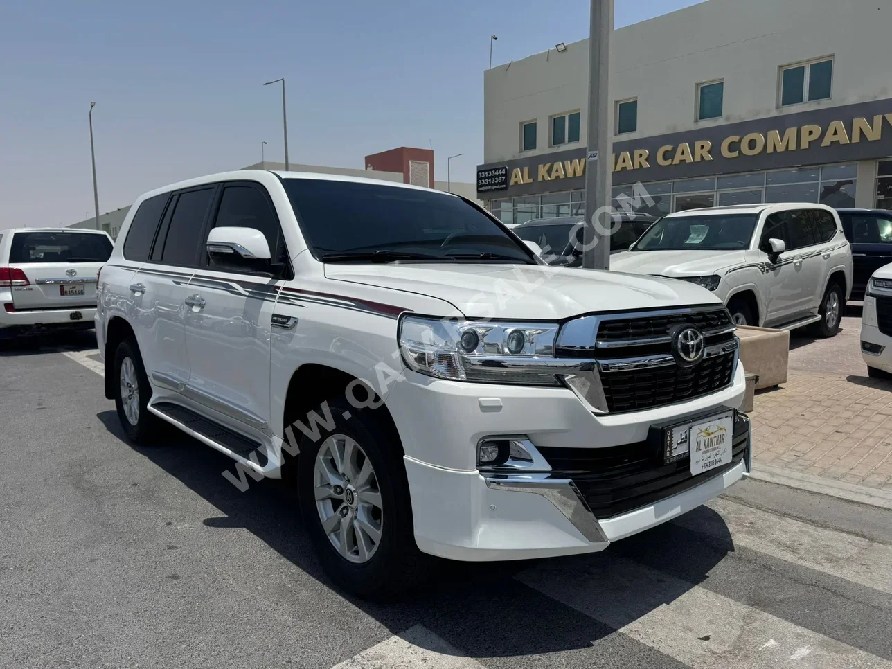 Toyota  Land Cruiser  GXR  2018  Automatic  239,000 Km  6 Cylinder  Four Wheel Drive (4WD)  SUV  White