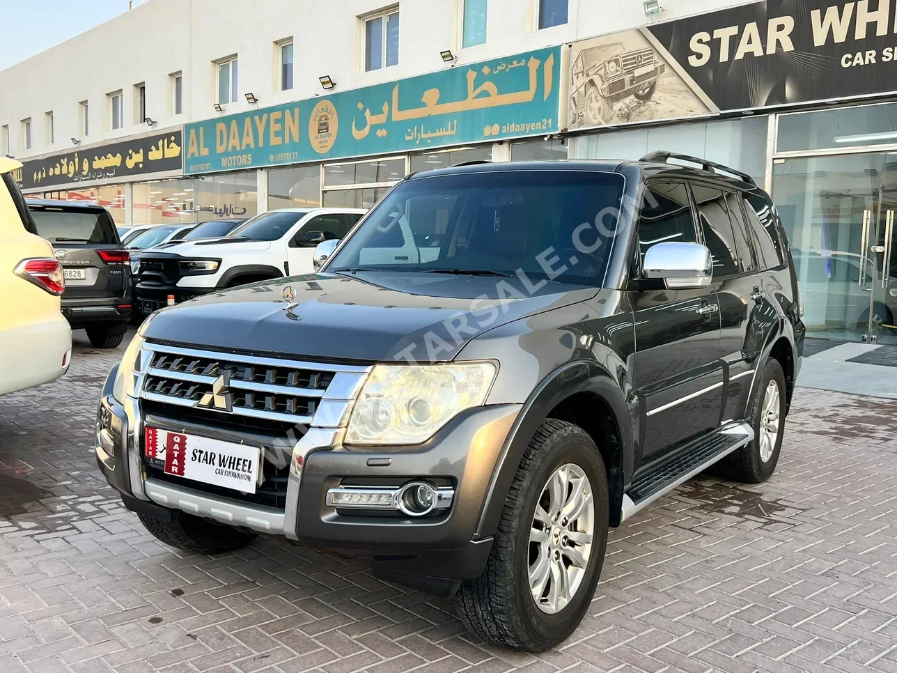 ميتسوبيشي  باجيرو  2014  اوتوماتيك  288,000 كم  6 سلندر  دفع رباعي  اس يو في  رمادي