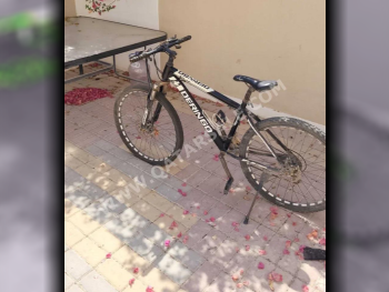 دراجة الطريق  - متوسط (17-18 بوصة)  - أسود