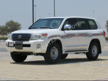 Toyota  Land Cruiser  GXR  2013  Automatic  406,000 Km  8 Cylinder  Four Wheel Drive (4WD)  SUV  White
