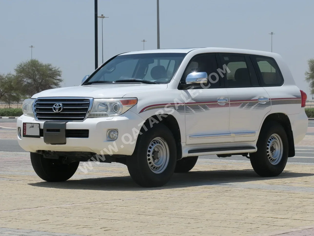 Toyota  Land Cruiser  GXR  2013  Automatic  406,000 Km  8 Cylinder  Four Wheel Drive (4WD)  SUV  White