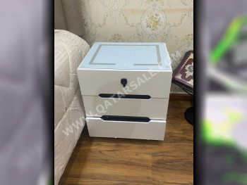 وحدات الأدراج أبيض