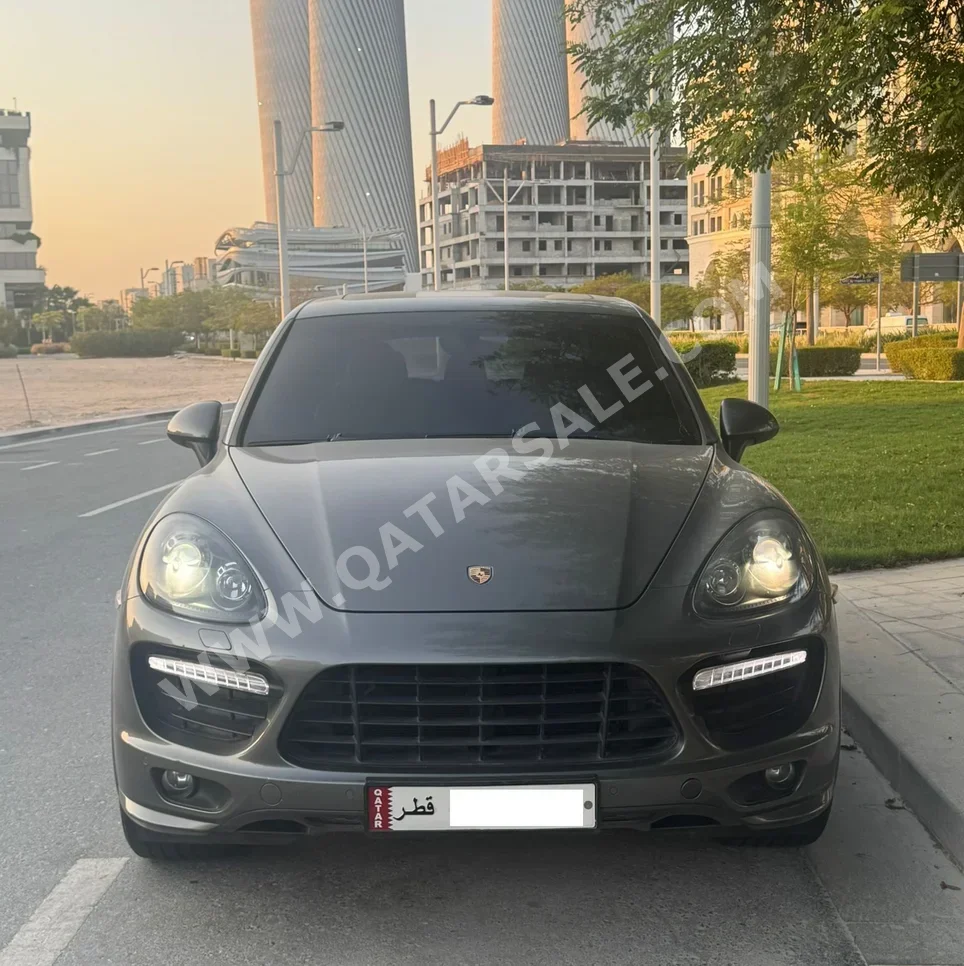 بورش  كيان  جي تي اس  2014  اوتوماتيك  184,000 كم  8 سلندر  دفع رباعي  اس يو في  رمادي