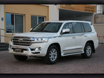Toyota  Land Cruiser  GXR  2017  Automatic  190,000 Km  8 Cylinder  Four Wheel Drive (4WD)  SUV  Pearl