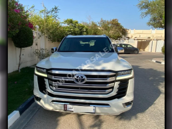 Toyota  Land Cruiser  VX Twin Turbo  2022  Automatic  68,000 Km  6 Cylinder  Four Wheel Drive (4WD)  SUV  White  With Warranty