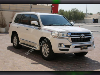 Toyota  Land Cruiser  GXR  2019  Automatic  203,000 Km  8 Cylinder  Four Wheel Drive (4WD)  SUV  White