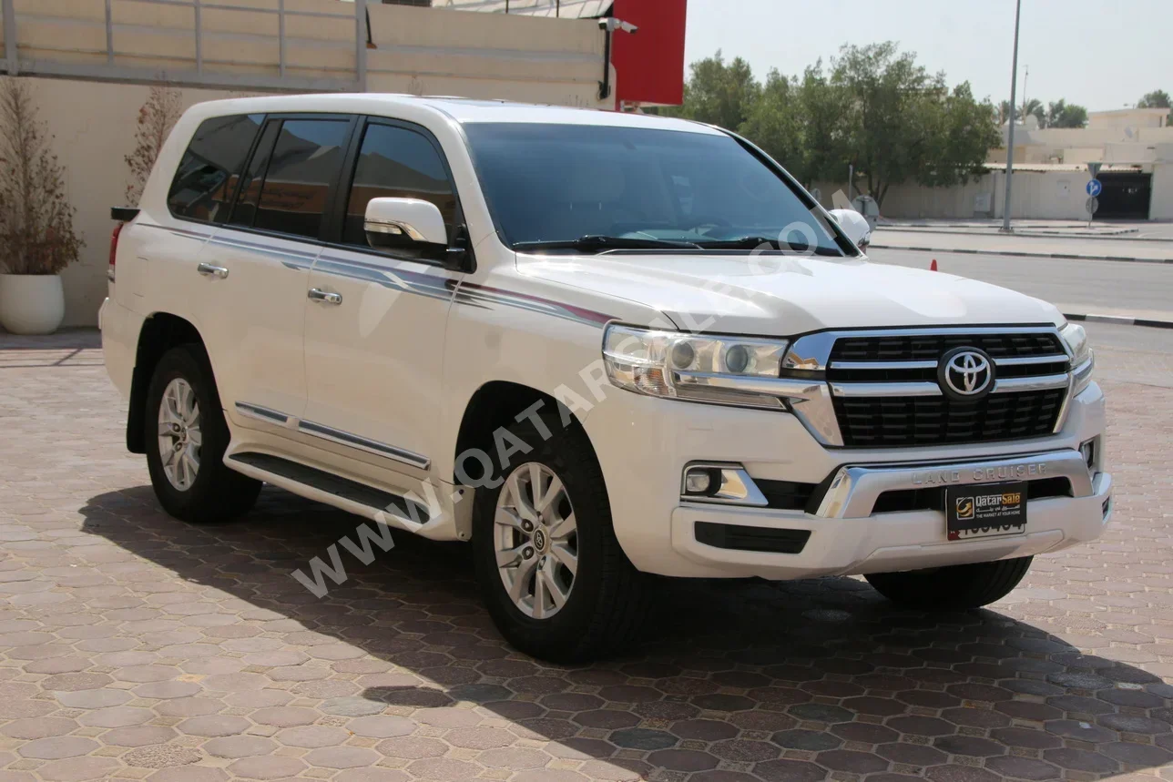 Toyota  Land Cruiser  GXR  2019  Automatic  203,000 Km  8 Cylinder  Four Wheel Drive (4WD)  SUV  White
