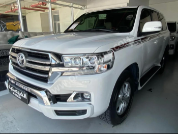 Toyota  Land Cruiser  GXR  2020  Automatic  181,000 Km  6 Cylinder  Four Wheel Drive (4WD)  SUV  White