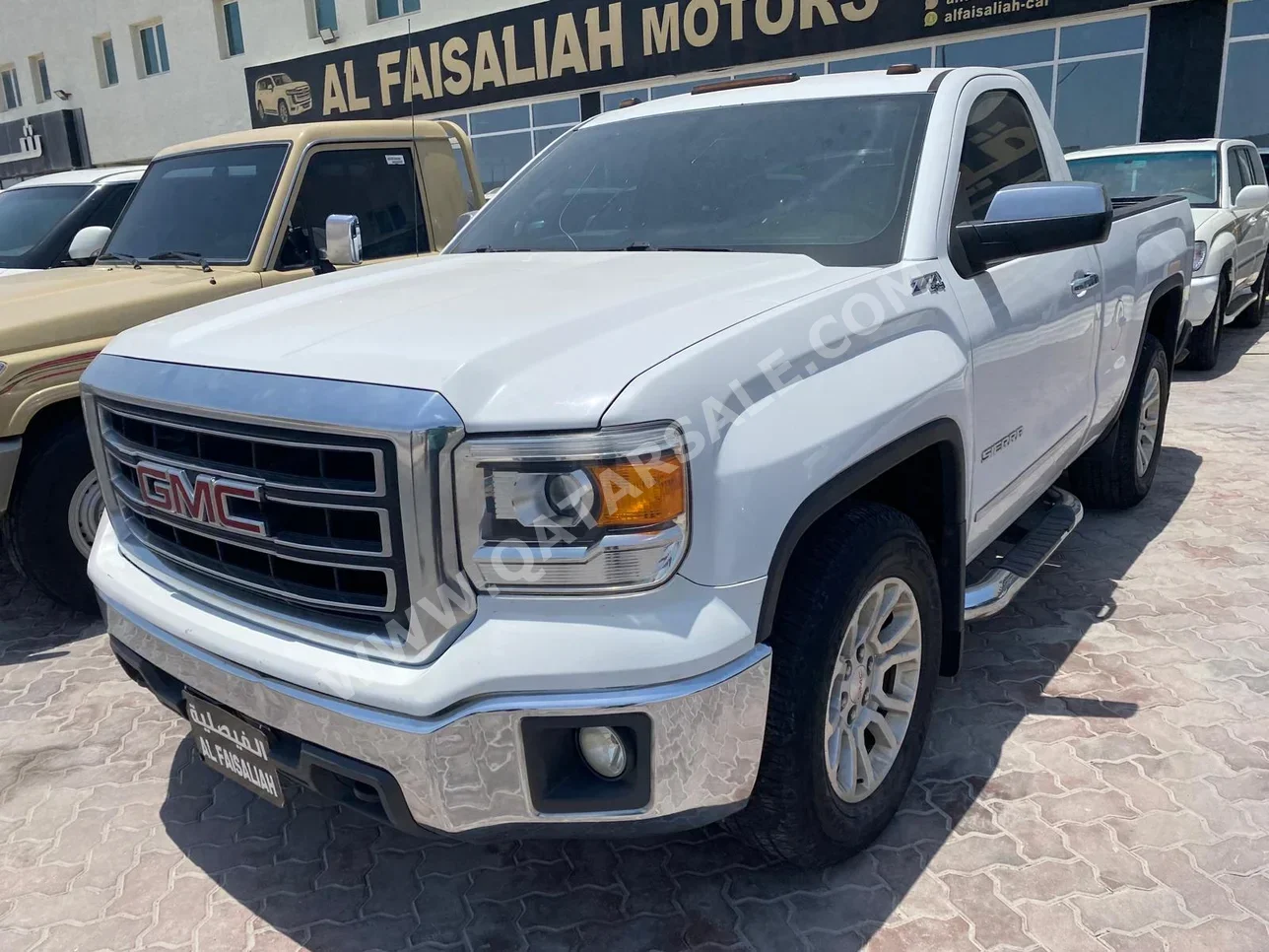 GMC  Sierra  1500  2014  Automatic  250,000 Km  8 Cylinder  Four Wheel Drive (4WD)  Pick Up  White