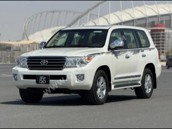 Toyota  Land Cruiser  GXR  2014  Automatic  72,000 Km  8 Cylinder  Four Wheel Drive (4WD)  SUV  White