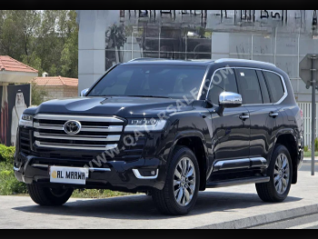 Toyota  Land Cruiser  VXR Twin Turbo  2024  Automatic  44,000 Km  6 Cylinder  Four Wheel Drive (4WD)  SUV  Black  With Warranty