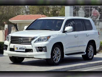 Lexus  LX  570 S  2014  Automatic  260,000 Km  8 Cylinder  Four Wheel Drive (4WD)  SUV  White