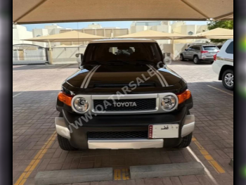 Toyota  FJ Cruiser  2013  Automatic  174,000 Km  6 Cylinder  Four Wheel Drive (4WD)  SUV  Black