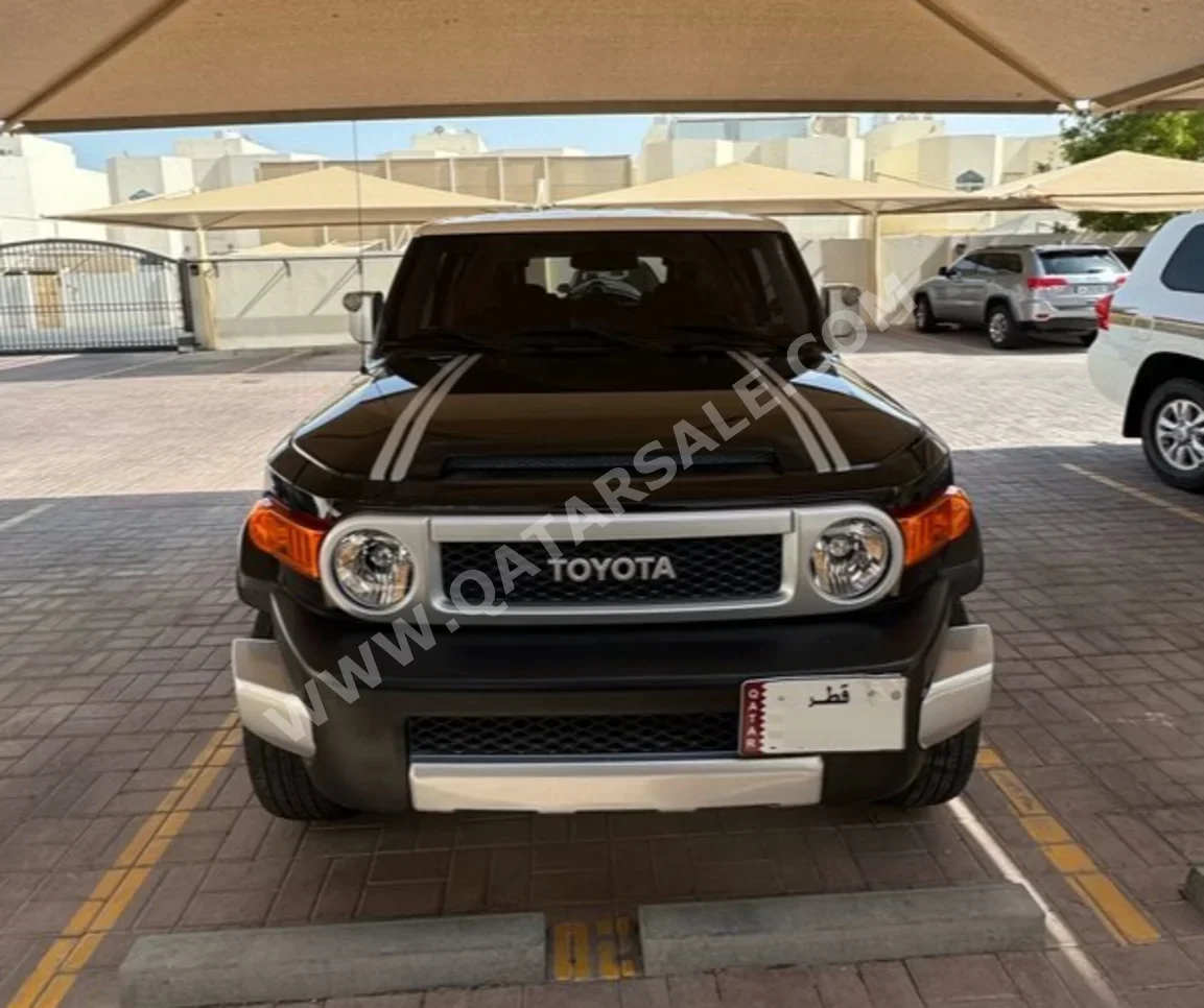 Toyota  FJ Cruiser  2013  Automatic  174,000 Km  6 Cylinder  Four Wheel Drive (4WD)  SUV  Black