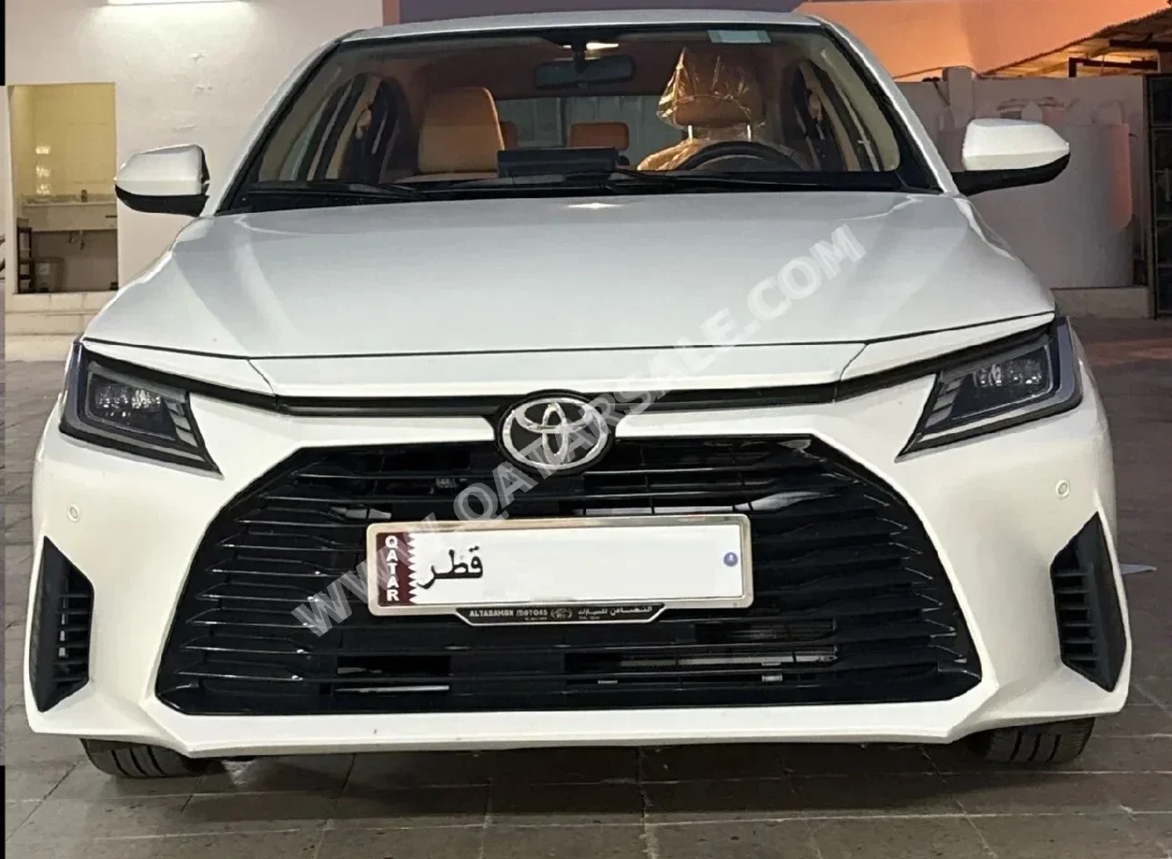 تويوتا  ياريس  2024  اوتوماتيك  11,000 كم  4 سلندر  سحب امامي  سيدان  أبيض  تحت الضمان
