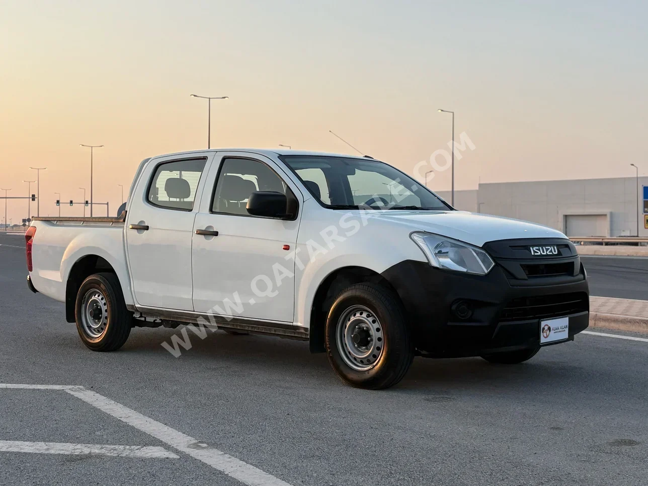Isuzu  D-Max  2022  Manual  220,000 Km  4 Cylinder  Front Wheel Drive (FWD)  Pick Up  White