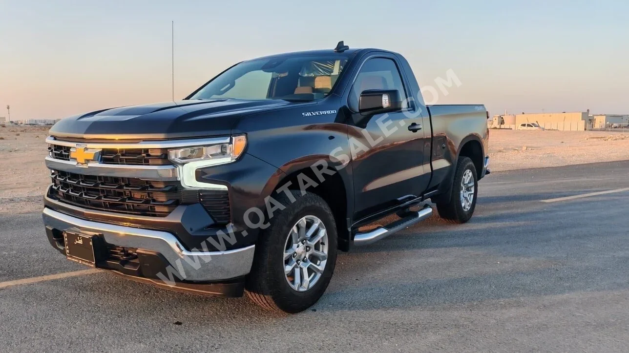 Chevrolet  Silverado  LT  2023  Automatic  11,000 Km  8 Cylinder  Four Wheel Drive (4WD)  Pick Up  Black  With Warranty