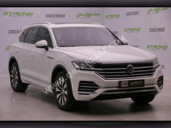 Volkswagen  Touareg  2020  Automatic  48,000 Km  6 Cylinder  All Wheel Drive (AWD)  SUV  White