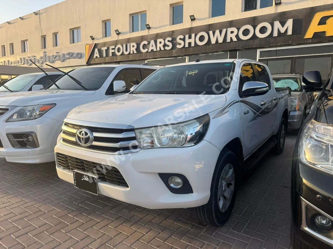 Toyota  Hilux  SR5  2017  Automatic  166,000 Km  4 Cylinder  Four Wheel Drive (4WD)  Pick Up  White