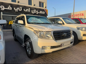 Toyota  Land Cruiser  GXR  2011  Automatic  446,000 Km  8 Cylinder  Four Wheel Drive (4WD)  SUV  White