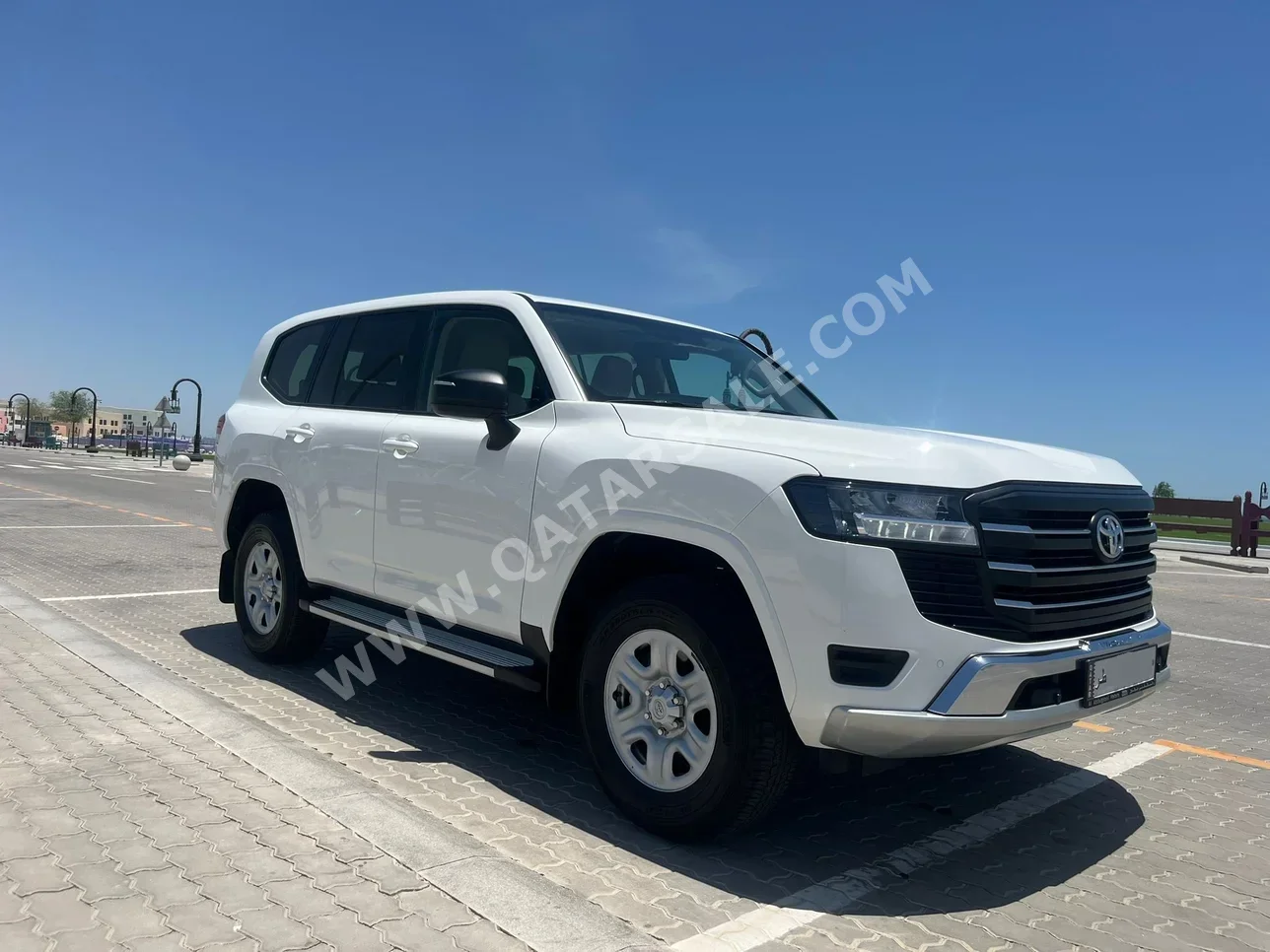 Toyota  Land Cruiser  GX  2024  Automatic  26,000 Km  6 Cylinder  Four Wheel Drive (4WD)  SUV  White  With Warranty