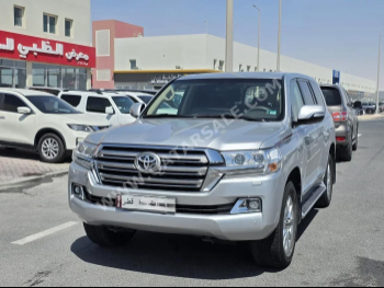 Toyota  Land Cruiser  GXR  2020  Automatic  158,000 Km  6 Cylinder  Four Wheel Drive (4WD)  SUV  Silver