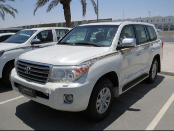 Toyota  Land Cruiser  GXR  2014  Automatic  486,000 Km  8 Cylinder  Four Wheel Drive (4WD)  SUV  White