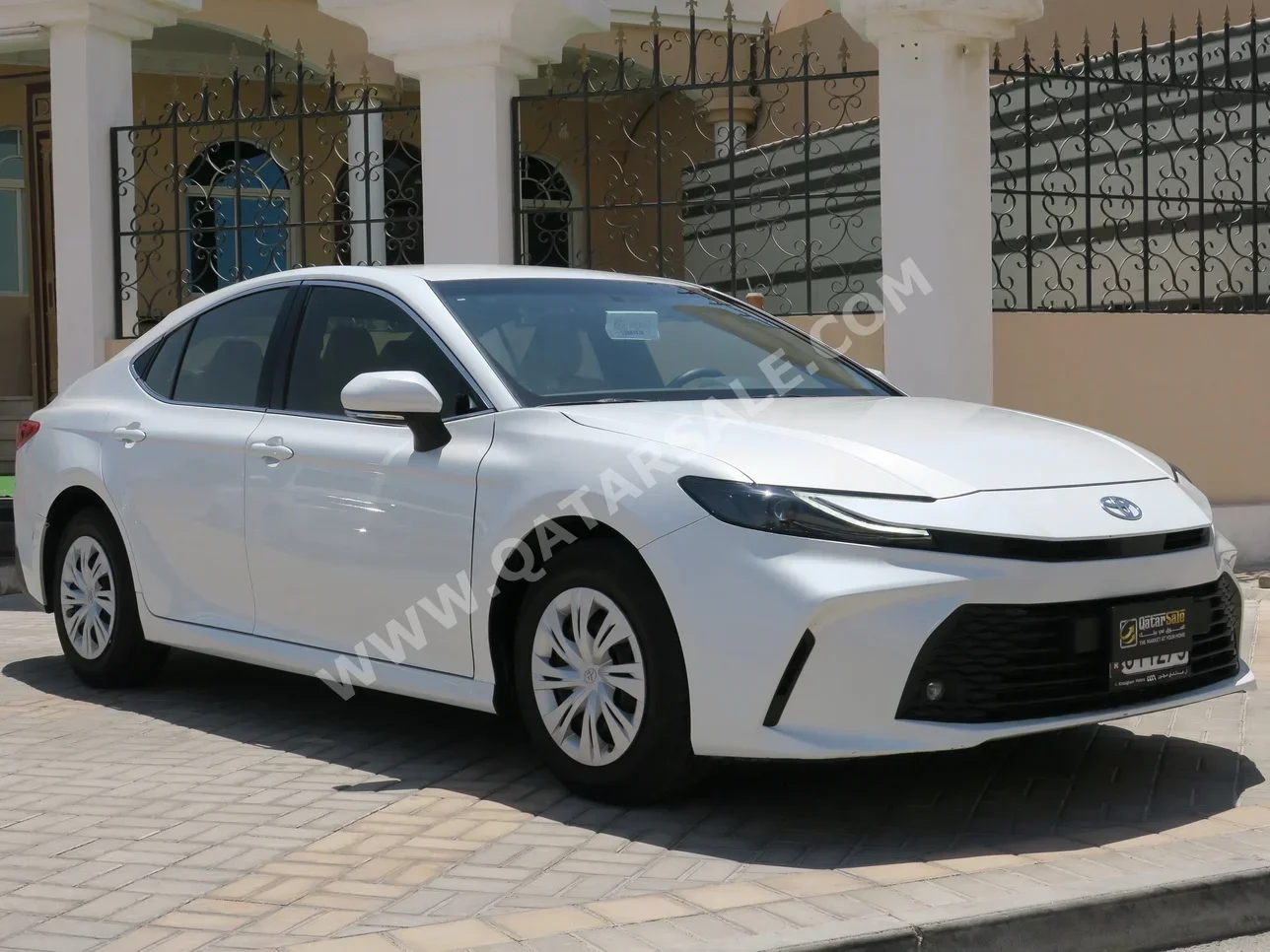 Toyota  Camry  2025  Automatic  10,000 Km  4 Cylinder  Front Wheel Drive (FWD)  Sedan  White  With Warranty