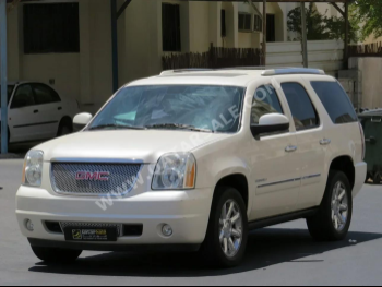 GMC  Yukon  Denali  2013  Automatic  52,000 Km  8 Cylinder  Four Wheel Drive (4WD)  SUV  Beige