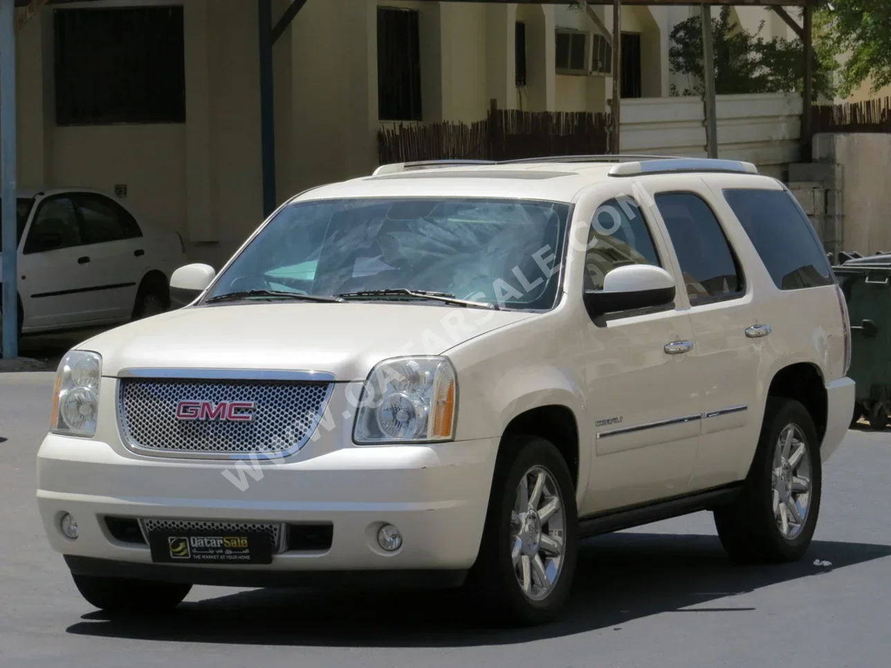 GMC  Yukon  Denali  2013  Automatic  52,000 Km  8 Cylinder  Four Wheel Drive (4WD)  SUV  Pearl