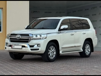 Toyota  Land Cruiser  GXR  2021  Automatic  80,000 Km  8 Cylinder  Four Wheel Drive (4WD)  SUV  White