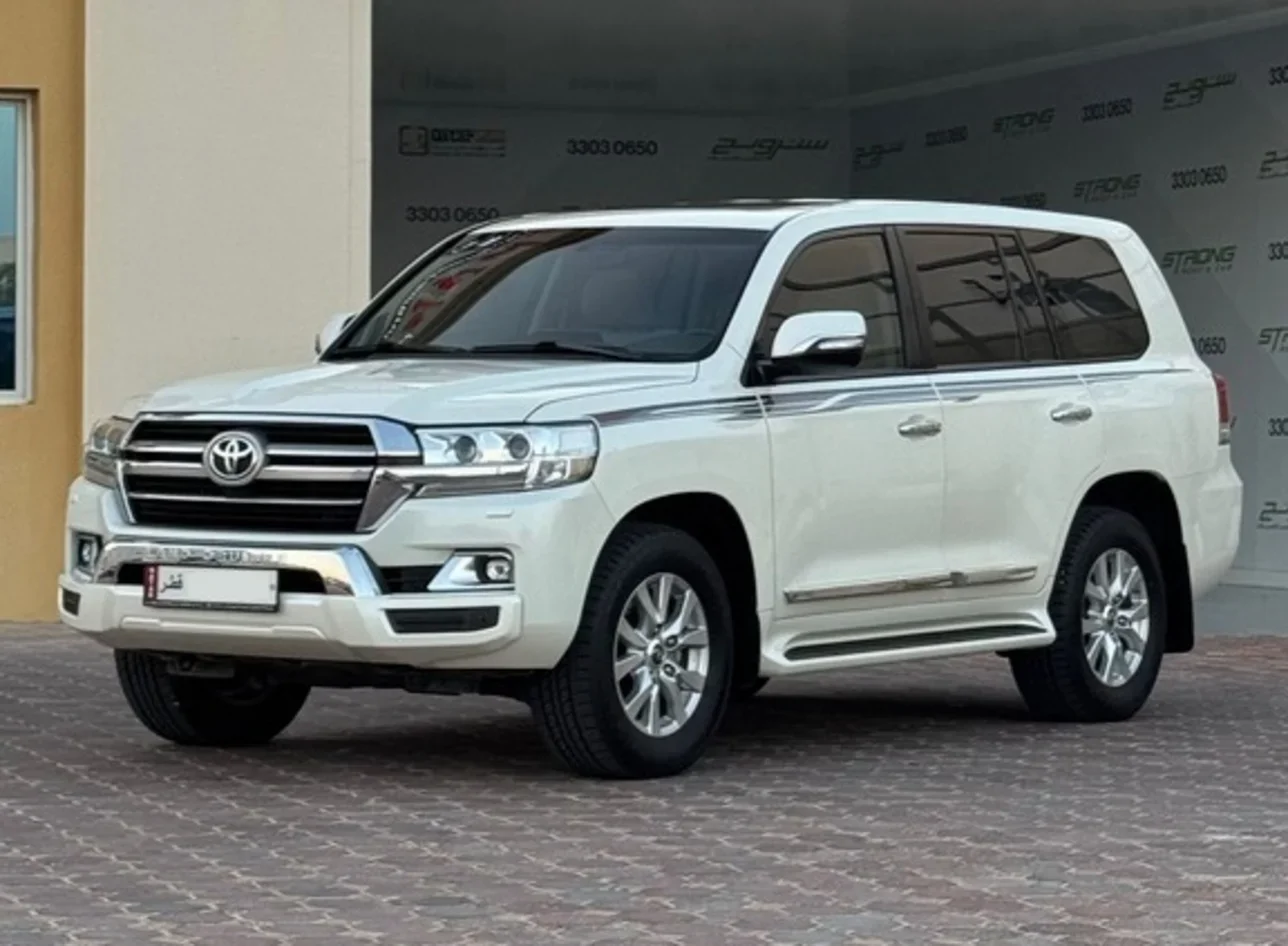Toyota  Land Cruiser  GXR  2021  Automatic  80,000 Km  8 Cylinder  Four Wheel Drive (4WD)  SUV  White