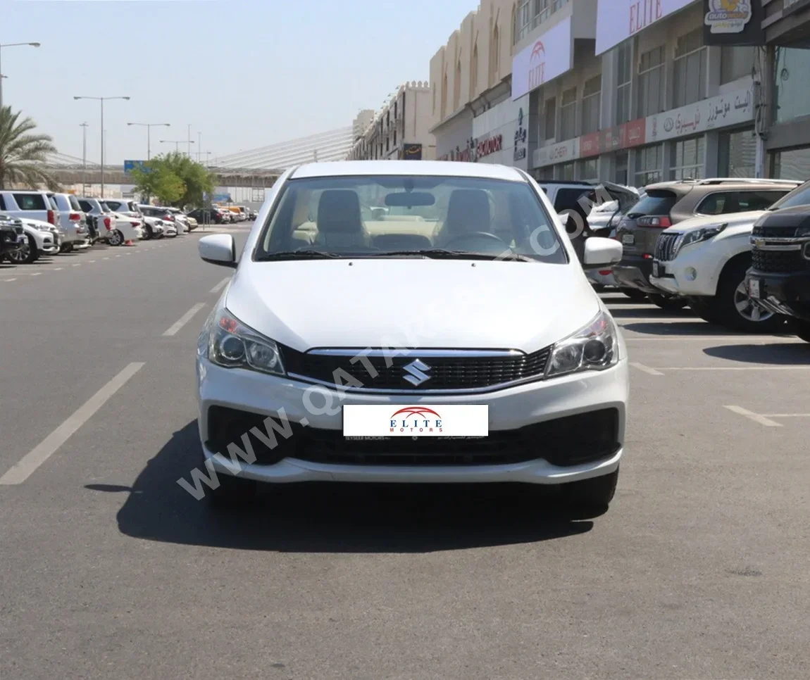 سوزوكي  سياز  2019  اوتوماتيك  273,000 كم  4 سلندر  سحب امامي  سيدان  أبيض