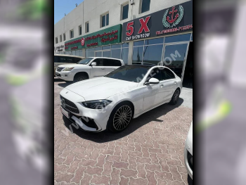 مرسيدس - بنز  سي - كلاس  200  2023  اوتوماتيك  27,000 كم  4 سلندر  دفع خلفي  سيدان  أبيض  تحت الضمان