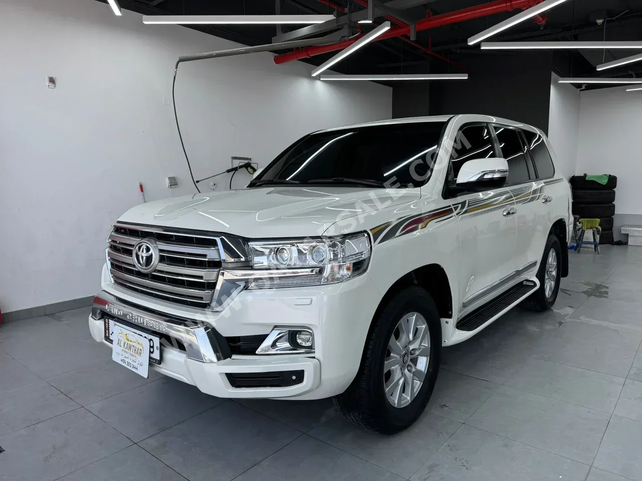 Toyota  Land Cruiser  GXR  2017  Automatic  214,000 Km  8 Cylinder  Four Wheel Drive (4WD)  SUV  White