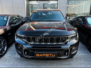 Jeep  Grand Cherokee  Overland  2023  Automatic  12,500 Km  6 Cylinder  Four Wheel Drive (4WD)  SUV  Black  With Warranty