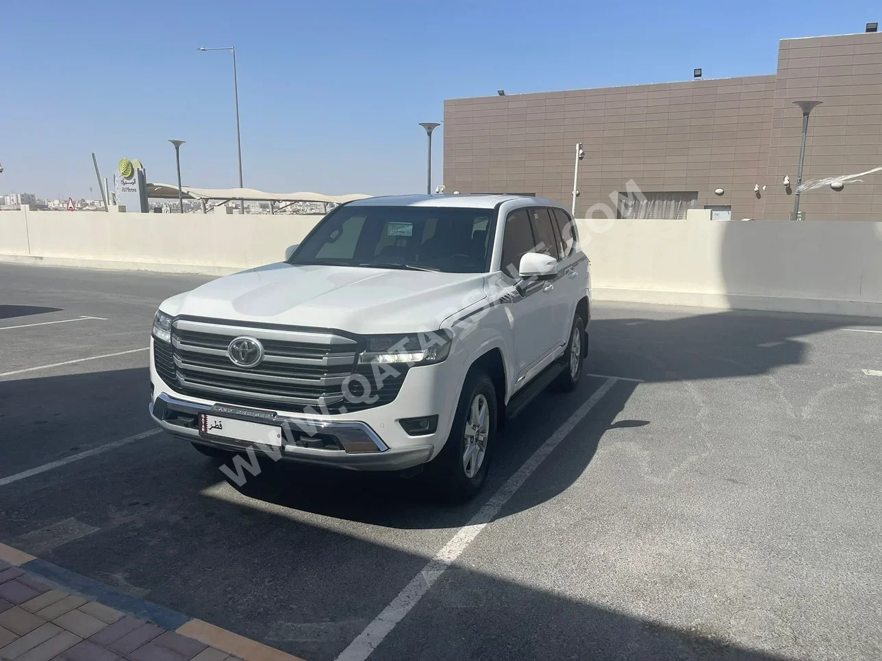 Toyota  Land Cruiser  GXR  2025  Automatic  5,000 Km  6 Cylinder  Four Wheel Drive (4WD)  SUV  White  With Warranty