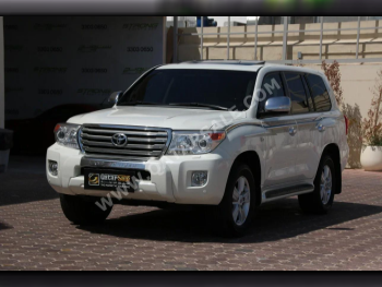 Toyota  Land Cruiser  VXR  2012  Automatic  315,000 Km  8 Cylinder  Four Wheel Drive (4WD)  SUV  Pearl