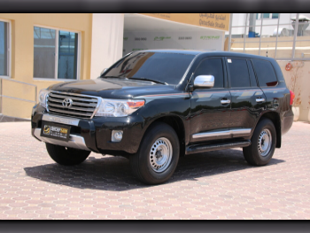 Toyota  Land Cruiser  GXR  2012  Automatic  310,000 Km  8 Cylinder  Four Wheel Drive (4WD)  SUV  Black