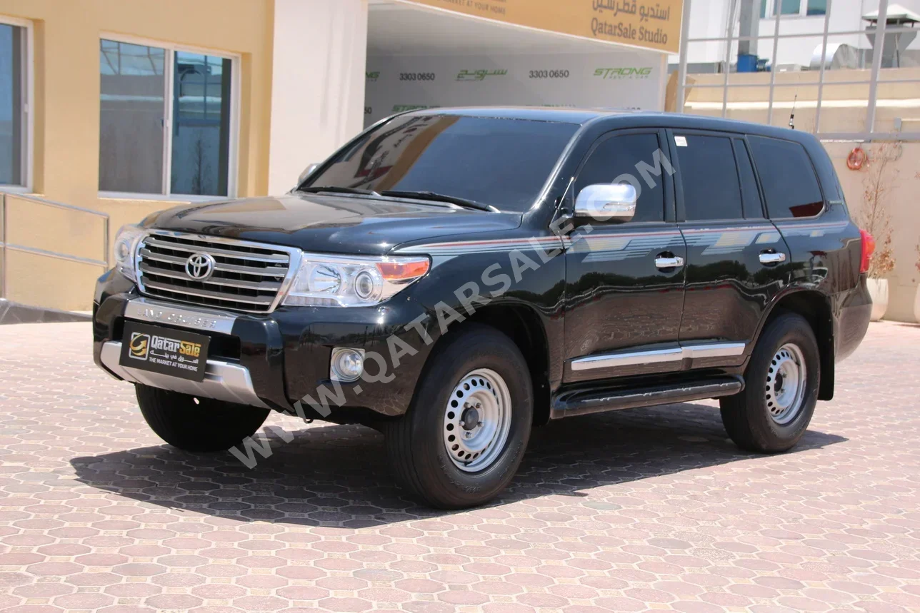 Toyota  Land Cruiser  GXR  2012  Automatic  310,000 Km  8 Cylinder  Four Wheel Drive (4WD)  SUV  Black