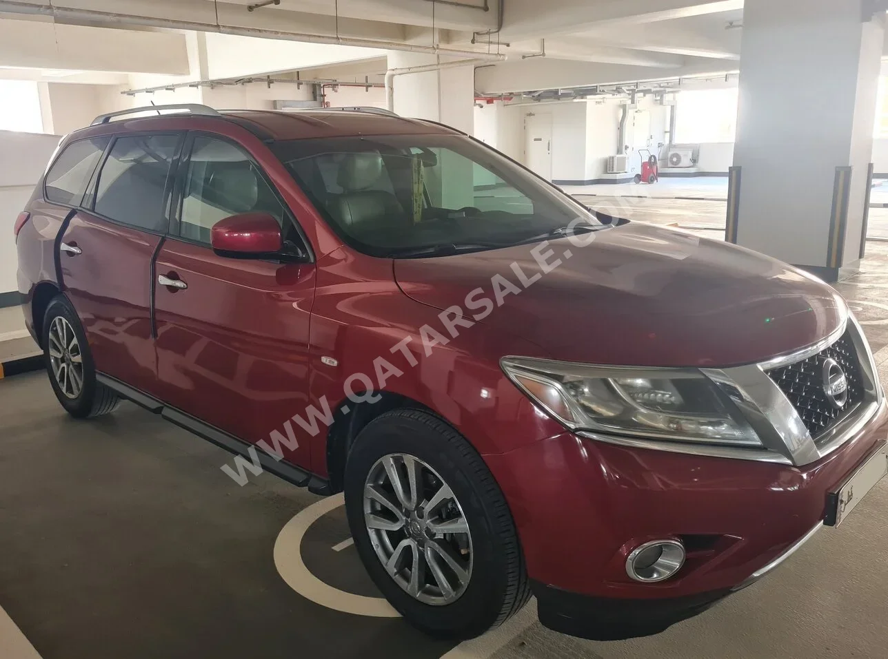 Nissan  Pathfinder  2013  Automatic  190,000 Km  6 Cylinder  All Wheel Drive (AWD)  SUV  Dark Red