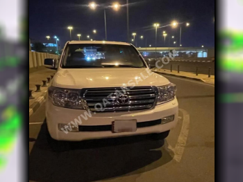 Toyota  Land Cruiser  VXR  2008  Automatic  418,000 Km  8 Cylinder  Four Wheel Drive (4WD)  SUV  White