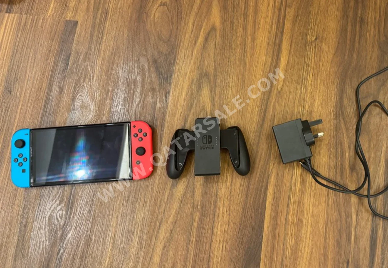 Video Games Consoles - Nintendo  - Nintendo Switch  - 256 GB  -Included Controllers: 2